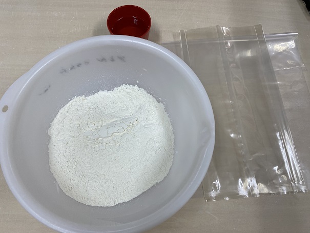 食塩水と小麦粉中力粉