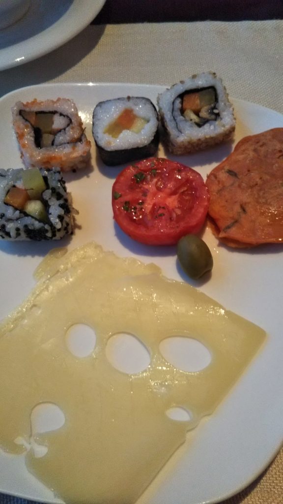 ベトナム風巻き寿司やチーズ