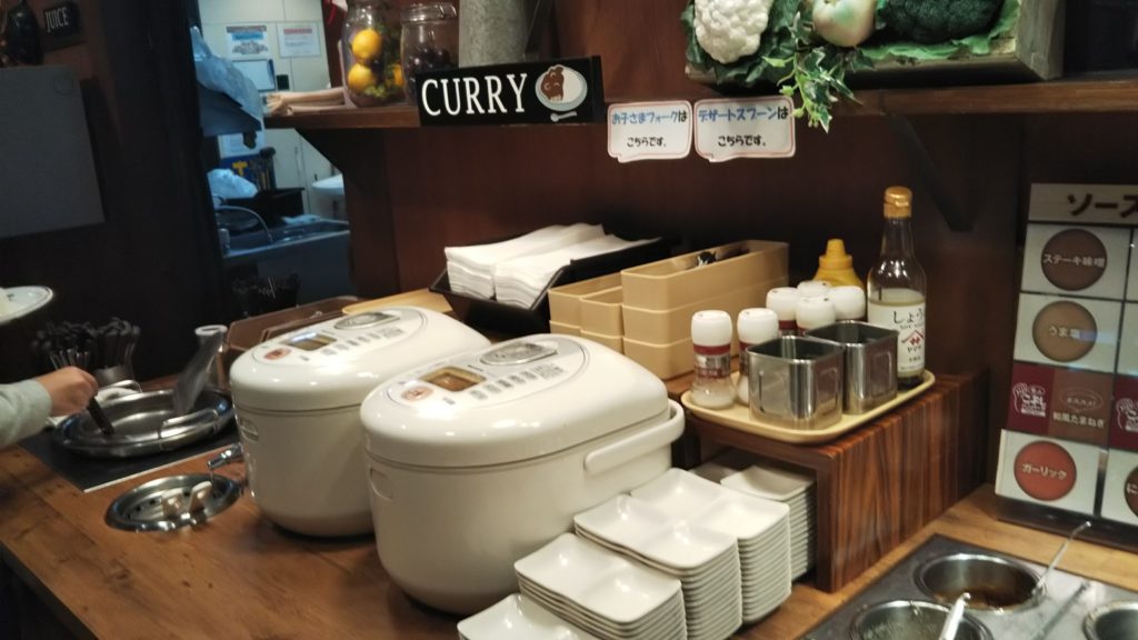ごはん、カレー食べ放題