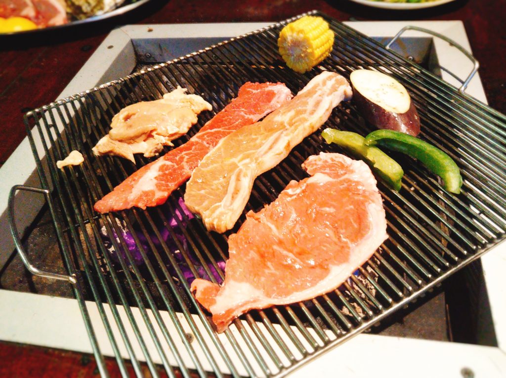 焼いている肉