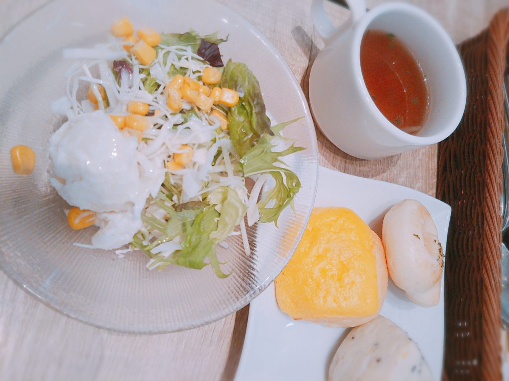 ランチサラダとスープ