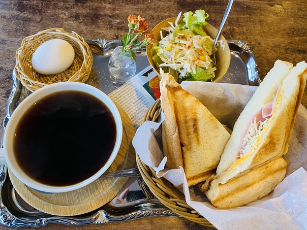 cafe jiji　チーズハムホットサンドモーニング