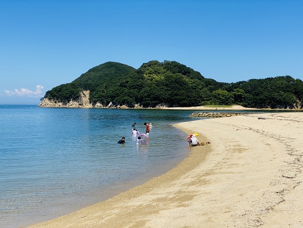山田海岸ビーチの風景