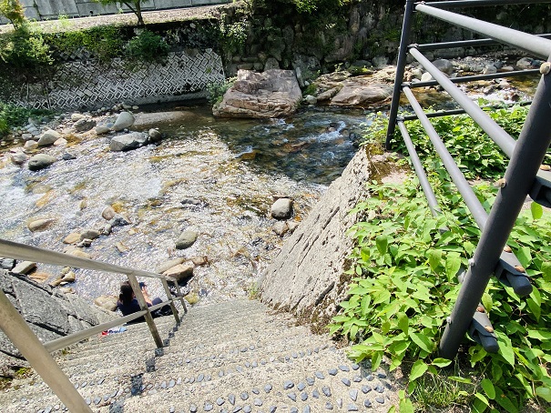 吉野川への階段