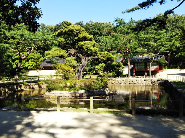 宗廟の池