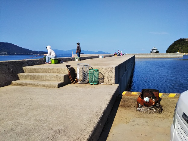 鶴羽漁港で釣り