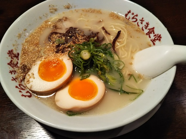 高松市のサンポートのむらさき食堂でとんこつラーメンを あははライフ