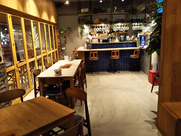 ワイルドフィンガーエスオーエス店内