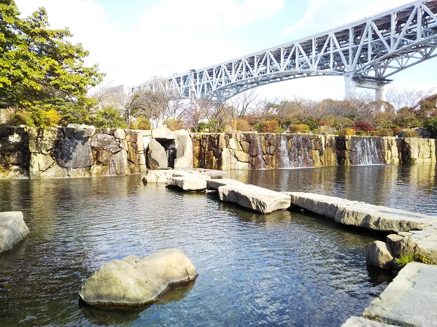 瀬戸大橋記念公園くぐり滝6