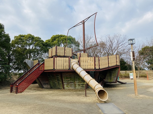 瀬戸大橋記念公園　こども広場　船の遊具