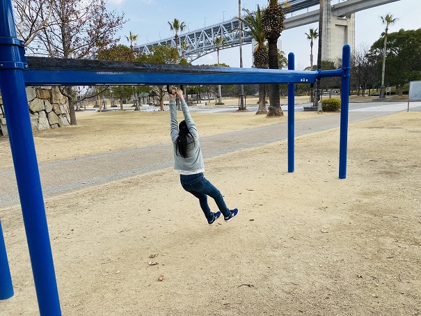 瀬戸大橋記念公園　つかまって滑る遊具