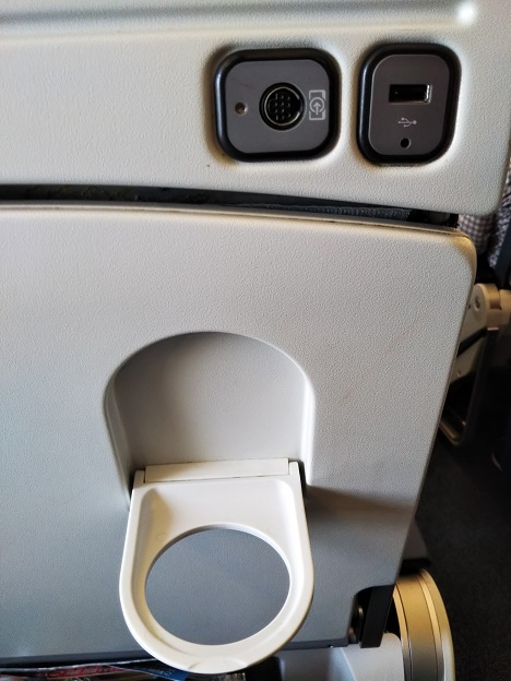 飛行機で充電できるコンセント