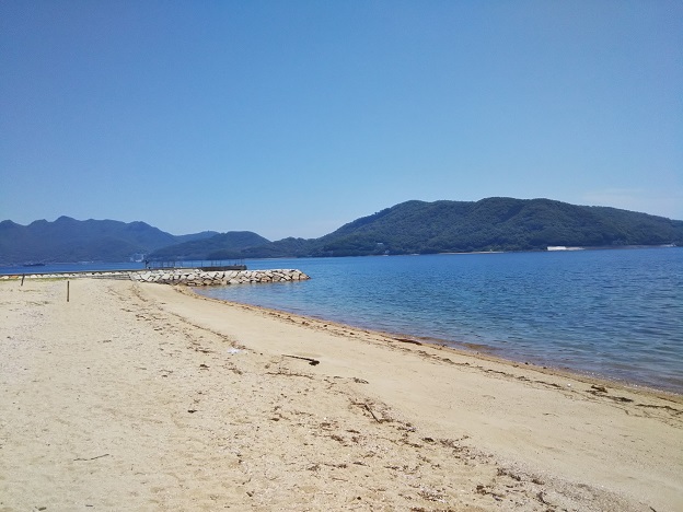 オリーブビーチ 青い海と白い砂浜小豆島最大の海水浴場 あははライフ