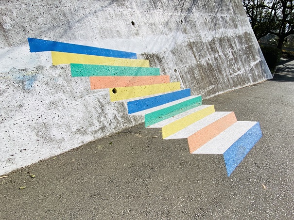 鷲羽山ハイランド　トリックアートカラフル階段