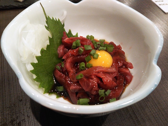 馬肉ユッケ