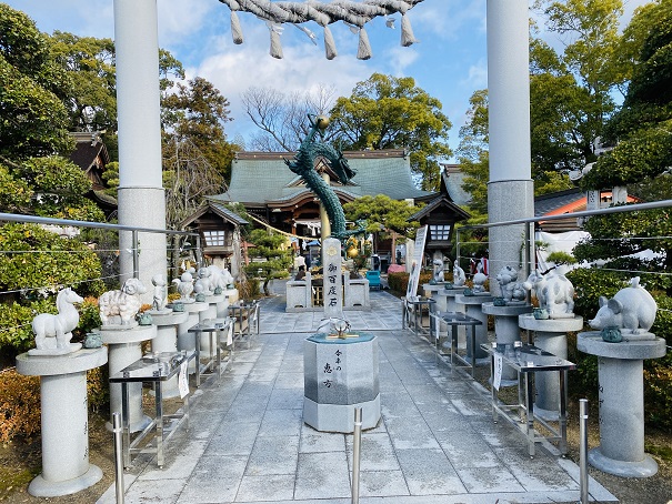 十二支の石像田村神社