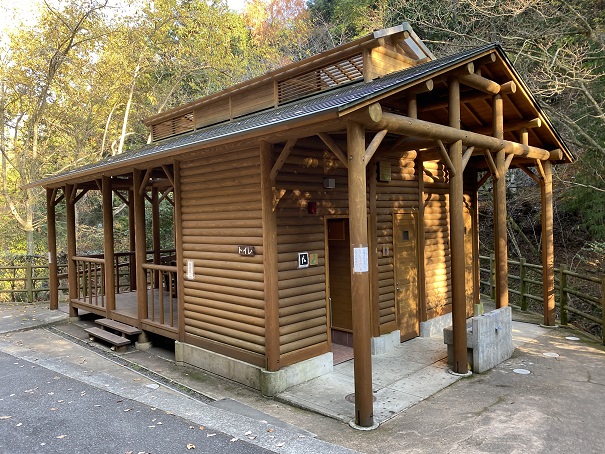 えひめ森林公園キャンプ場トイレ