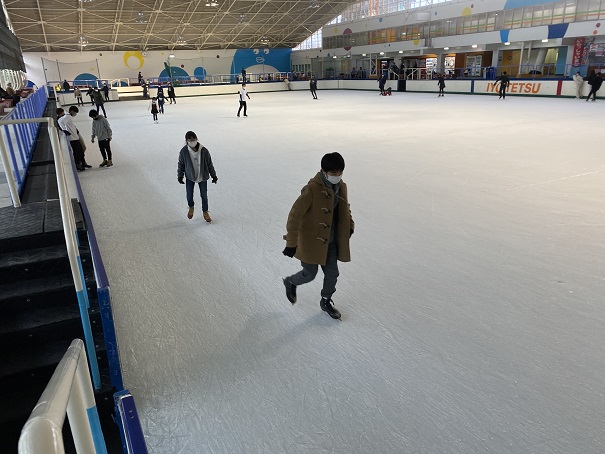 アイススケートが楽しめるイヨテツスポーツセンター