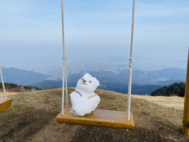 雲辺寺山頂公園　雪だるまブランコ