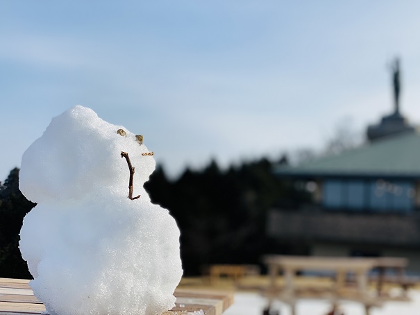 雲辺寺山頂公園　毘沙門天と雪だるま