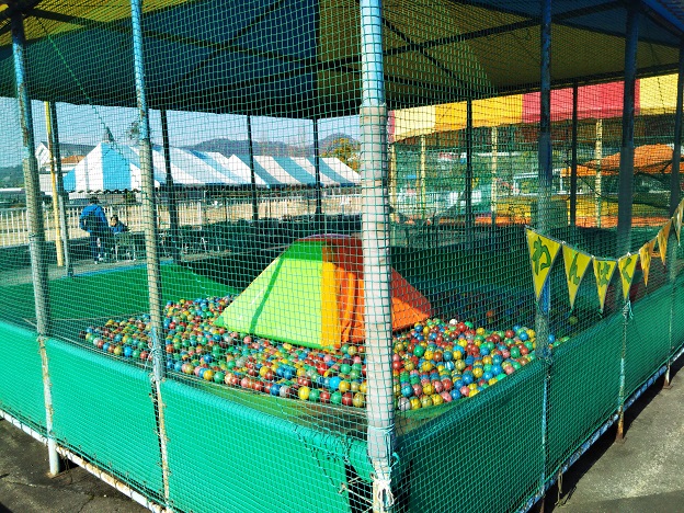 福山メモリアルパーク　ボールプール