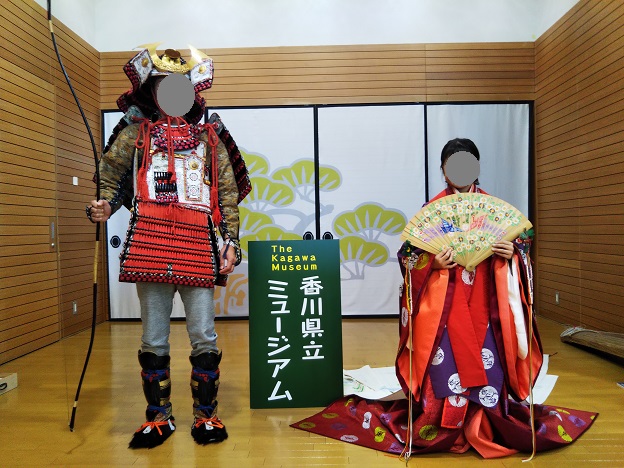 香川県立ミュージアム　十二単の着付け体験