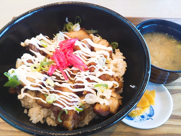 椿交流館　カフェレストシャラ　とり丼