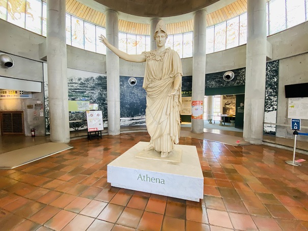 オリーブ記念館　オリーブの女神・アテナ像