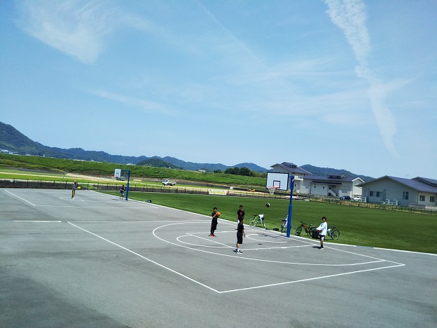 バスケットゴールやコートで遊べる香川県の公園 児童館