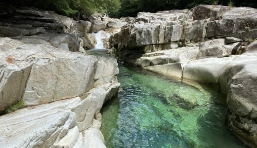 面河渓 仁淀ブルー源流 面河川 日本一美しい川遊び 飛び込みと観光 久万高原町