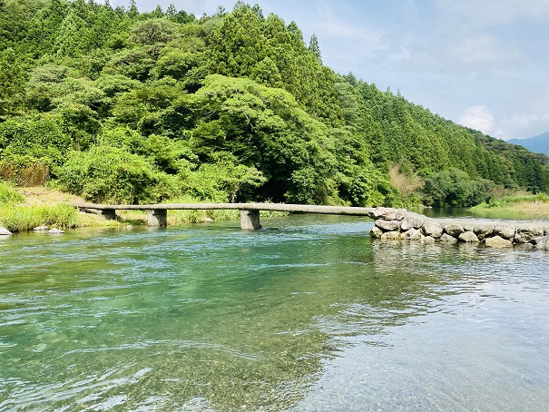 新土居キャンプ場川遊びスポット