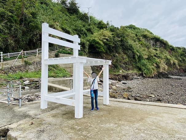 伊吹島　大きなイスの大きさ