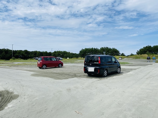小松海岸大きな駐車場
