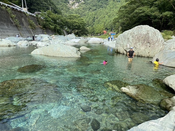 愛媛県のおすすめ川遊びと海遊び 海水浴場 あははライフ