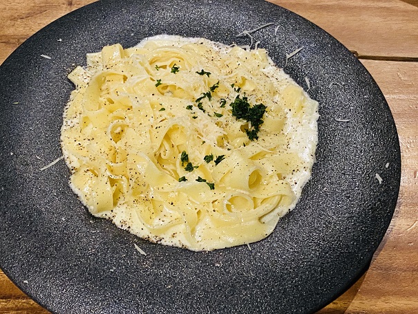 濃厚チーズのクリームパスタ