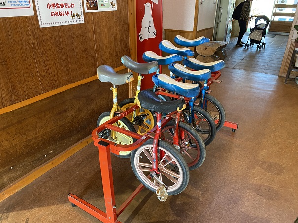 日応寺スポーツ広場　管理棟一輪車