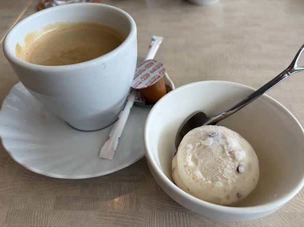 COVO　パスタランチ　ドリンクとデザート