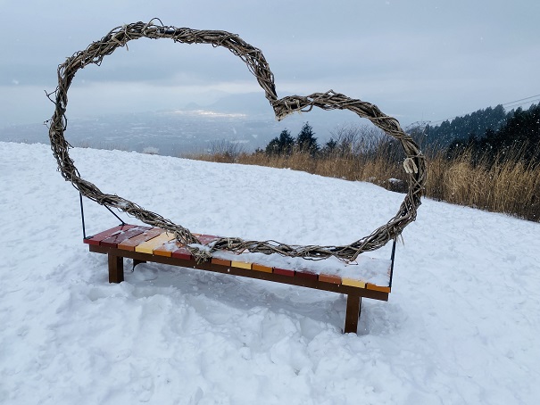 雲辺寺山頂公園　ハートのベンチ