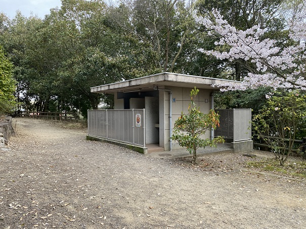 県立亀鶴公園　亀島のトイレ