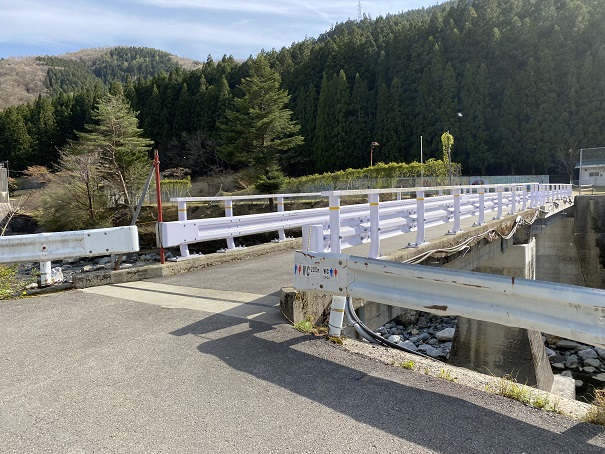 名頃小学校への橋