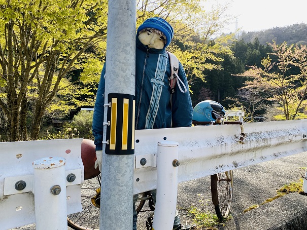 かかしの里　自転車に乗るかかし