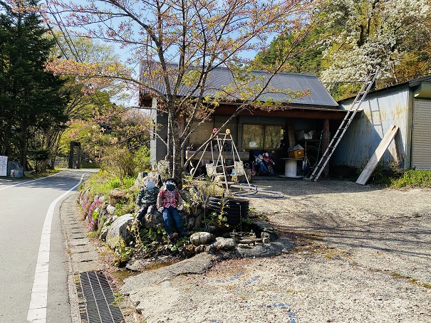 かかしの里　民家のかかし