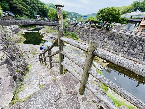 行基の湯側から香東川へ降りる