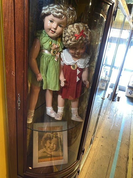 倉敷おもちゃ博物館　入口の人形
