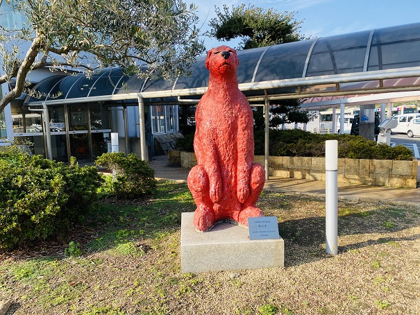 アートノショーターミナル　赤い犬