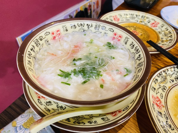 台湾料理美味山北店　海鮮入りフカヒレスープ