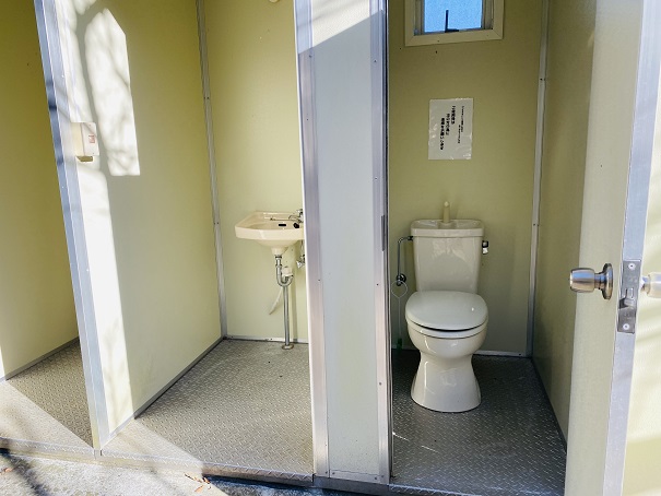 女木島県営野営場　洋式トイレ