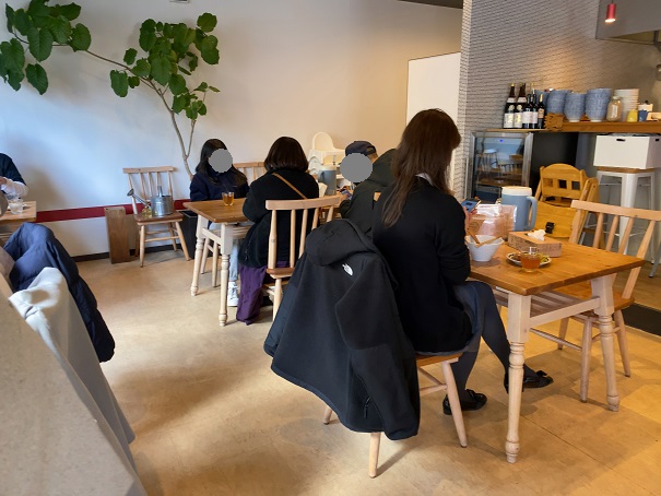 Pure soup ramen しずく　店内左