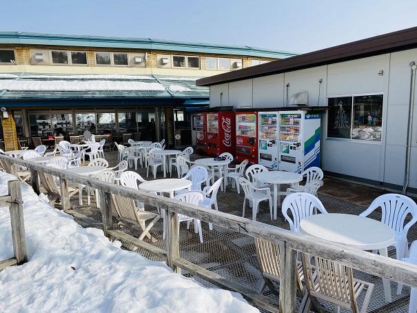 いぶきの里スキー場　レストランふぶき　外休憩所