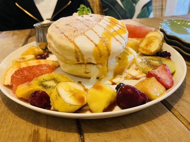 Dream Banana Cafe（ドリームバナナカフェ）パンケーキ横から